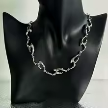 Metal Rivet Pointed Choker Necklace